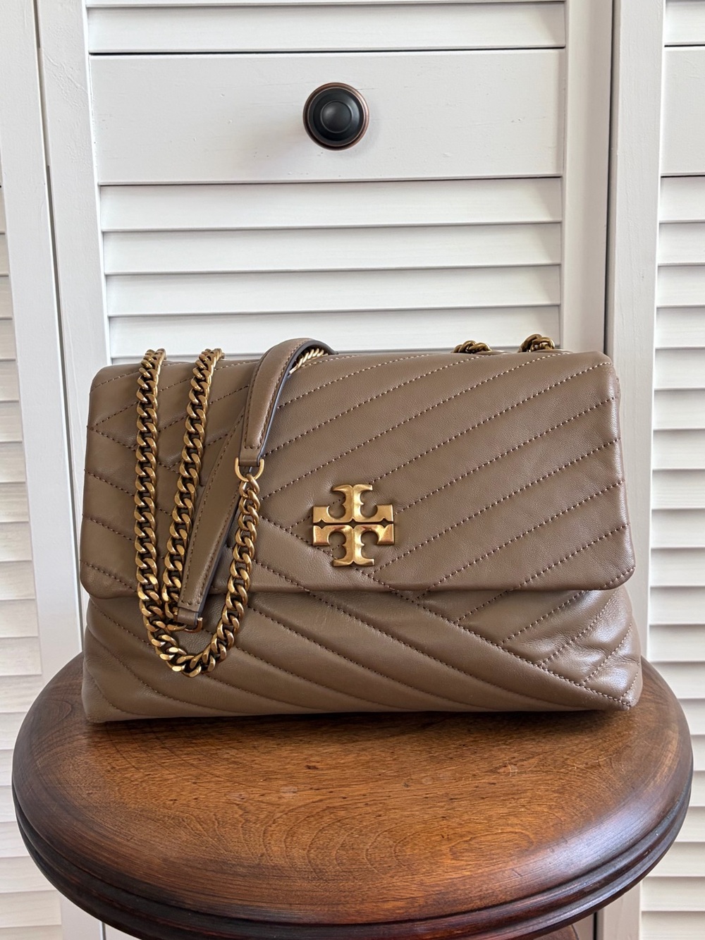 Tory Burch Chevron Quilted Leather Shoulder/Crossbody Sandpiper - Picture 2 of 12